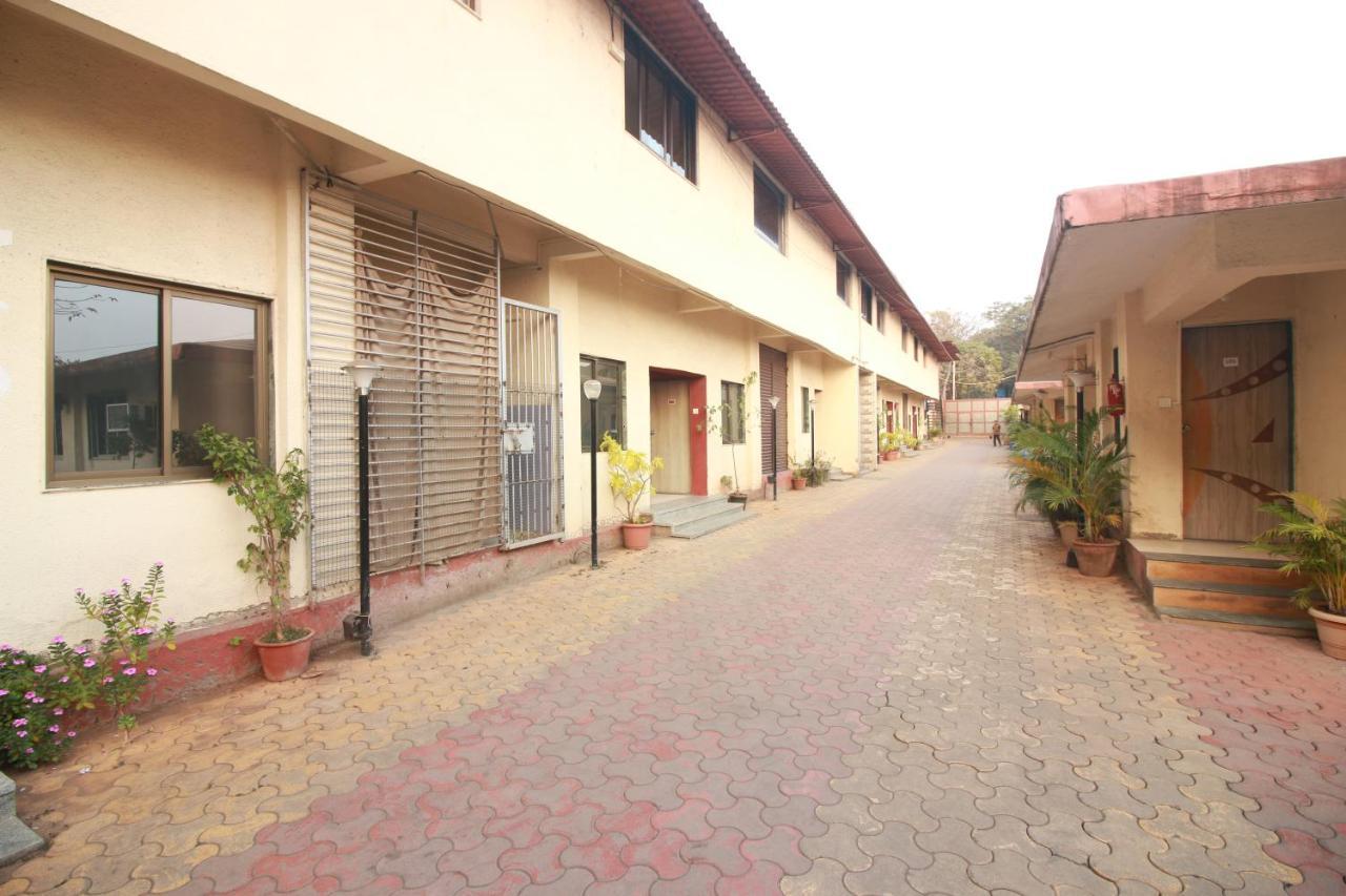 Hotel Nest Inn Residency Bhiwandi Buitenkant foto