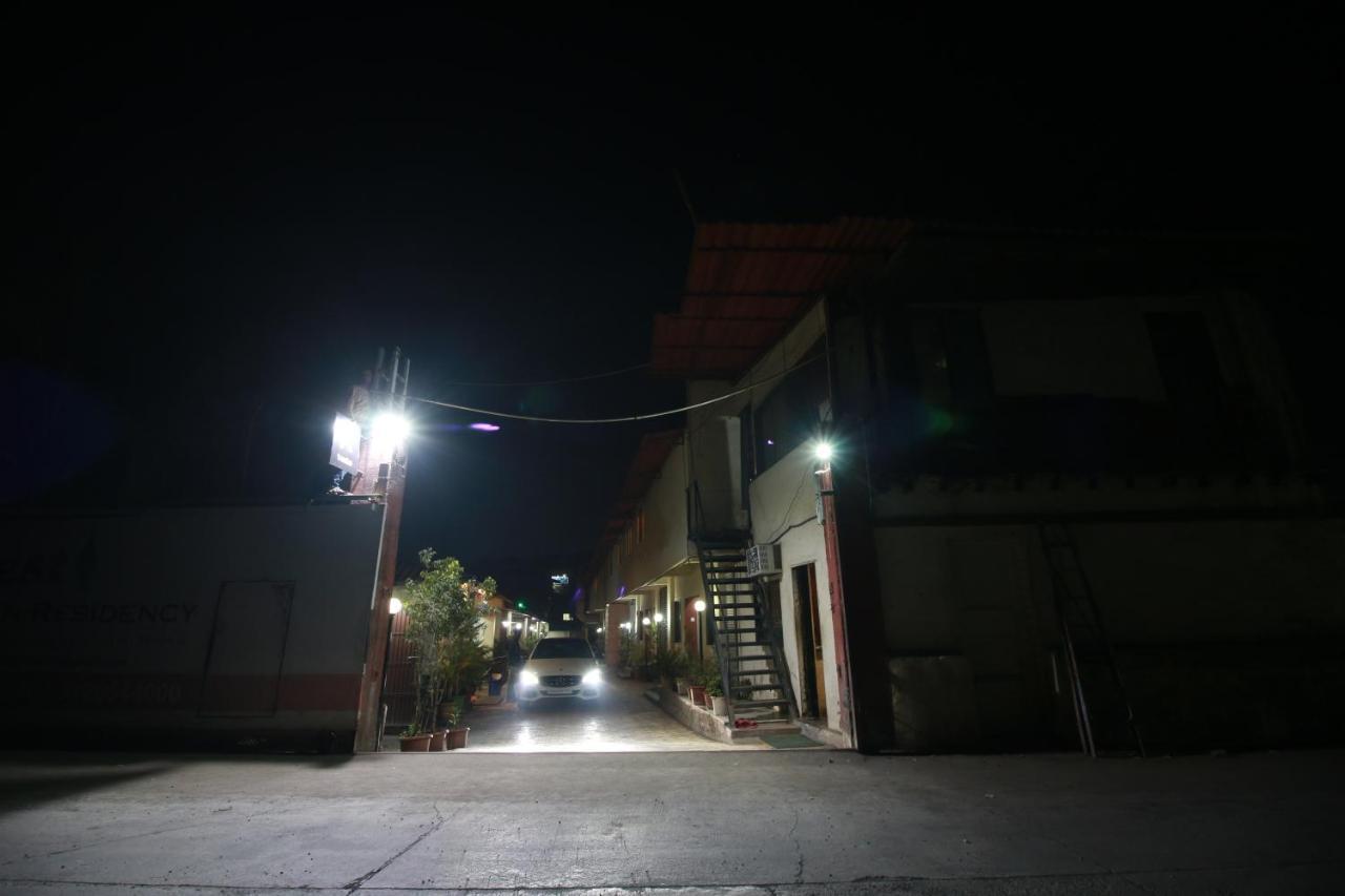 Hotel Nest Inn Residency Bhiwandi Buitenkant foto